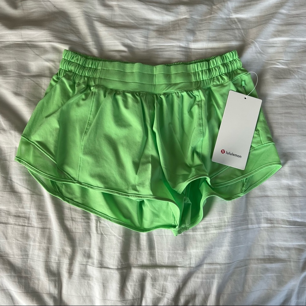 NWT Lululemon Scream Green Hotty Hot LR Shorts 2.5” Inseam